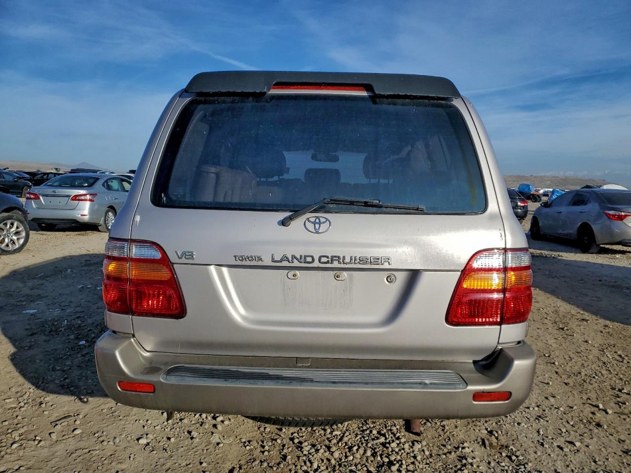 2002 Toyota Land Cruiser Silver vin: JTEHT05J622024480