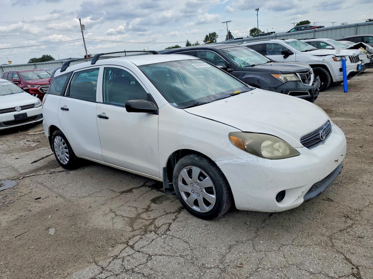 2007 Toyota Matrix Base White vin: 2T1KR32E87C671408