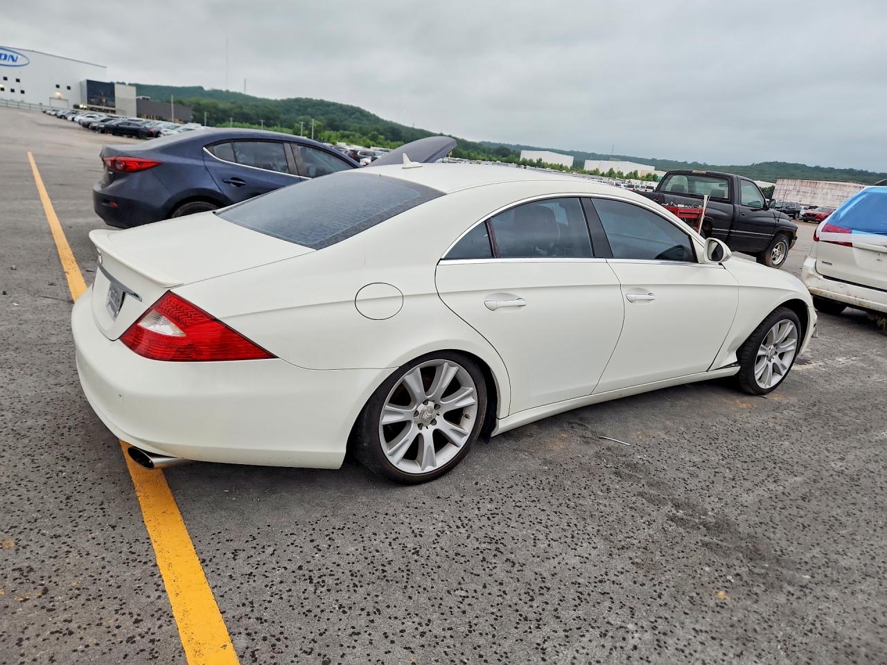 2008 Mercedes-benz Cls 550 White vin: WDDDJ72XX8A122362