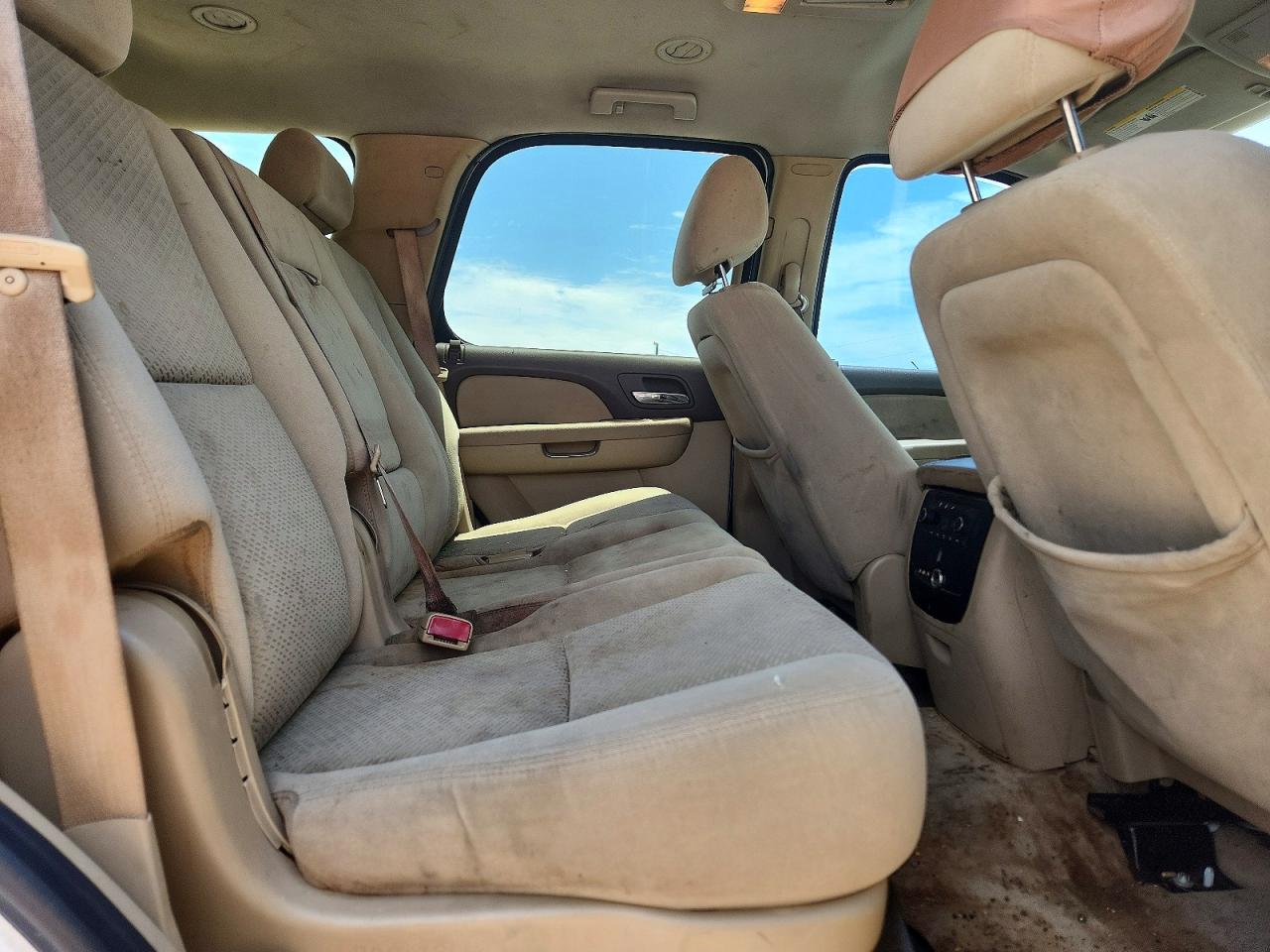 2007 Gmc Yukon White vin: 1GKFC13J67R128880