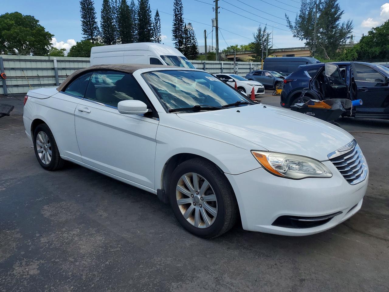 2012 Chrysler 200 Touring White vin: 1C3BCBEB8CN254122
