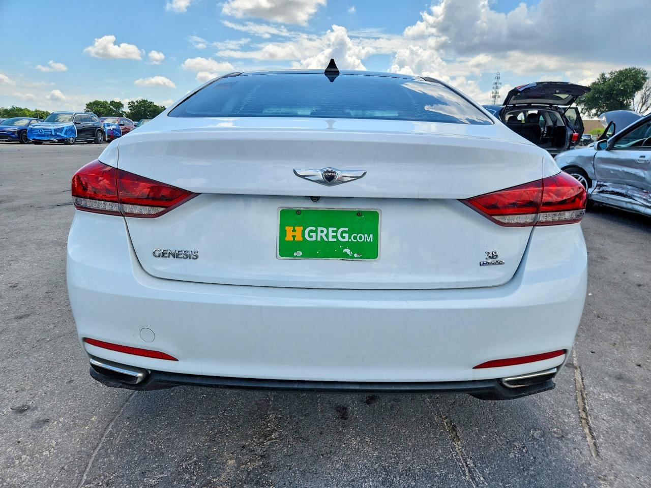 2015 Hyundai Genesis 3.8l White vin: KMHGN4JE2FU033824