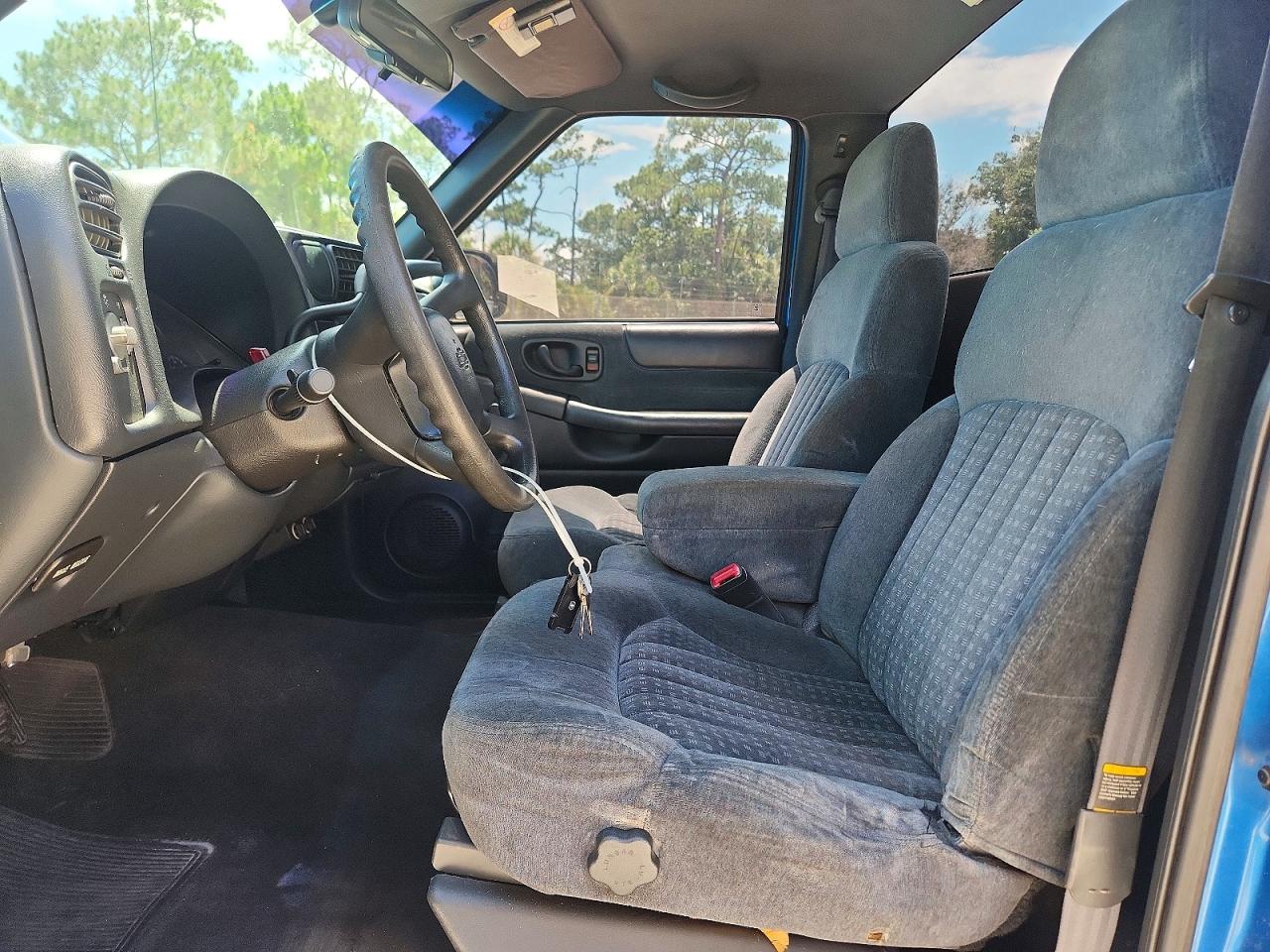 2000 Chevrolet S Truck S10 Blue vin: 1GCCS1447YK176697