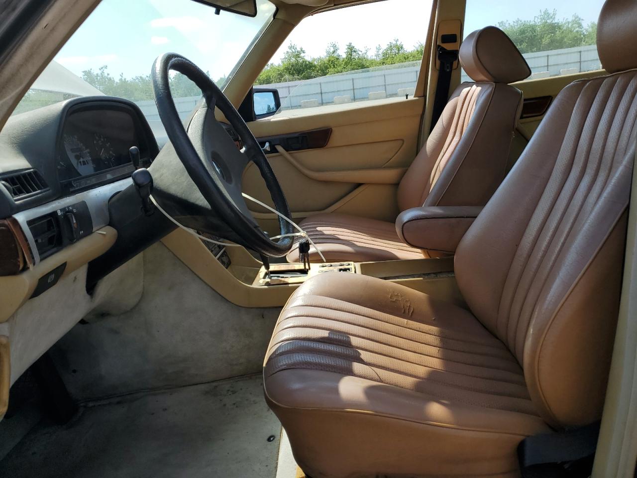 1984 Mercedes-benz 300 Sd Серый vin: WDBCB20A0EA082551