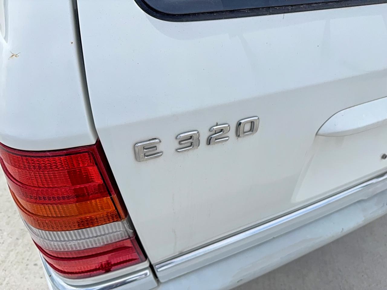 1995 Mercedes-benz E 320 White vin: WDBEA92E2SF296279