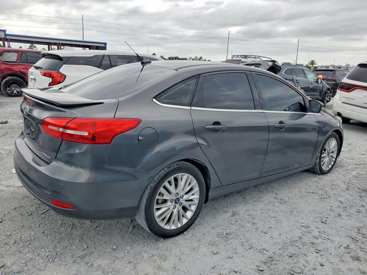 2018 Ford Focus Titanium Gray vin: 1FADP3J2XJL294124