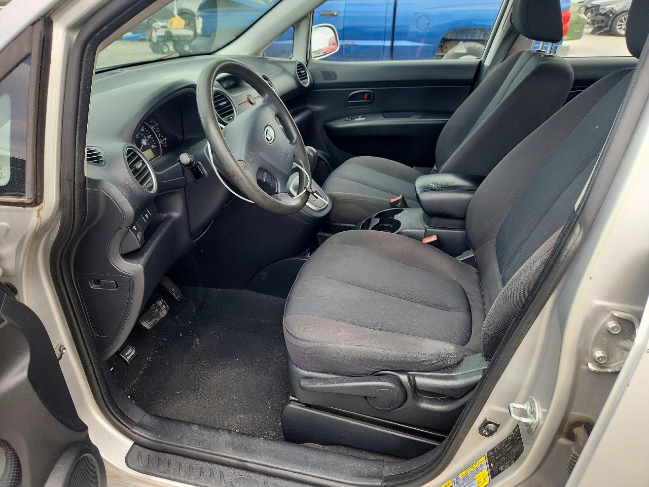 2009 Kia Rondo Base Серебряный vin: KNAFG528797271788