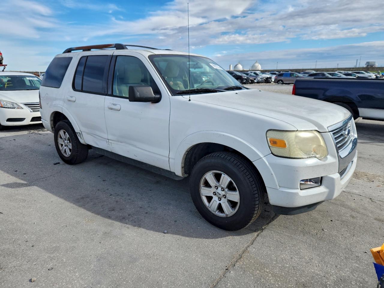 2009 Ford Explorer Xlt White vin: 1FMEU73E09UA37254