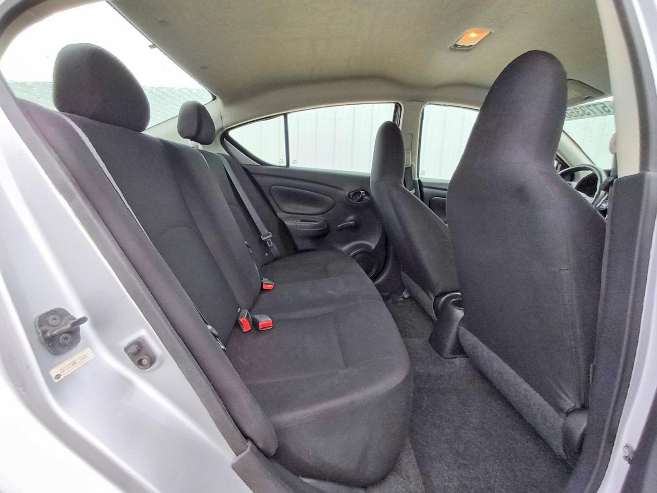 2012 Nissan Versa 1.6 S Silver vin: 3N1CN7AP6CL938047