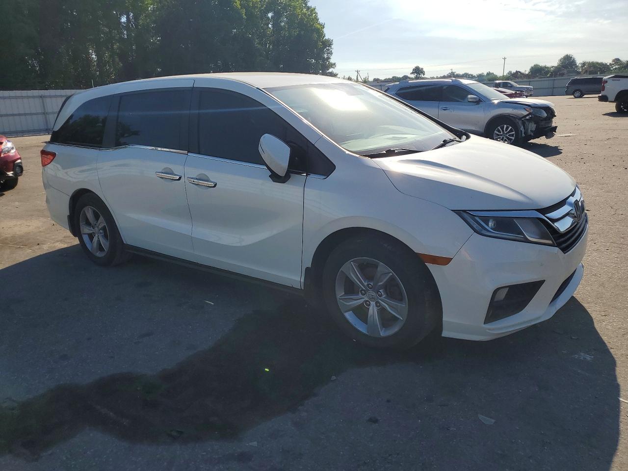 2018 Honda Odyssey Ex White vin: 5FNRL6H54JB065731