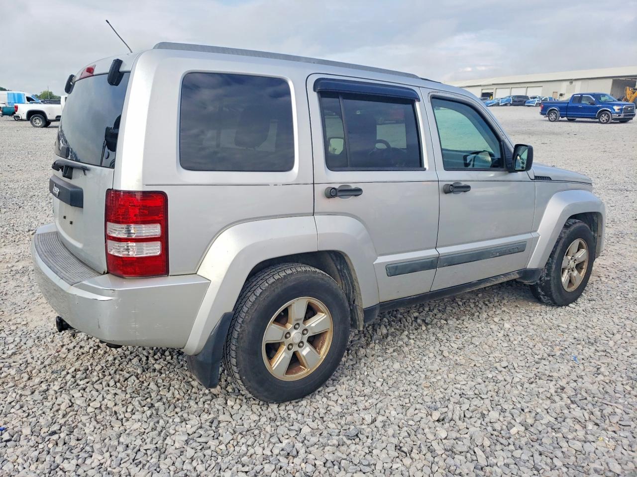 2009 Jeep Liberty Sport Серебряный vin: 1J8GN28K09W505718