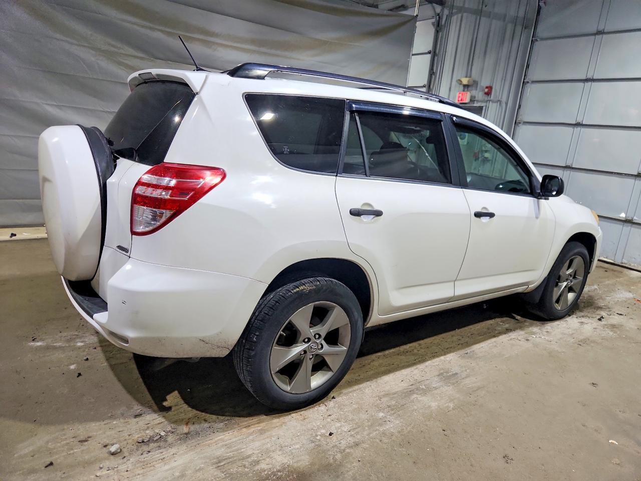 2011 Toyota Rav4 Base White vin: JTMBF4DV0BD042250
