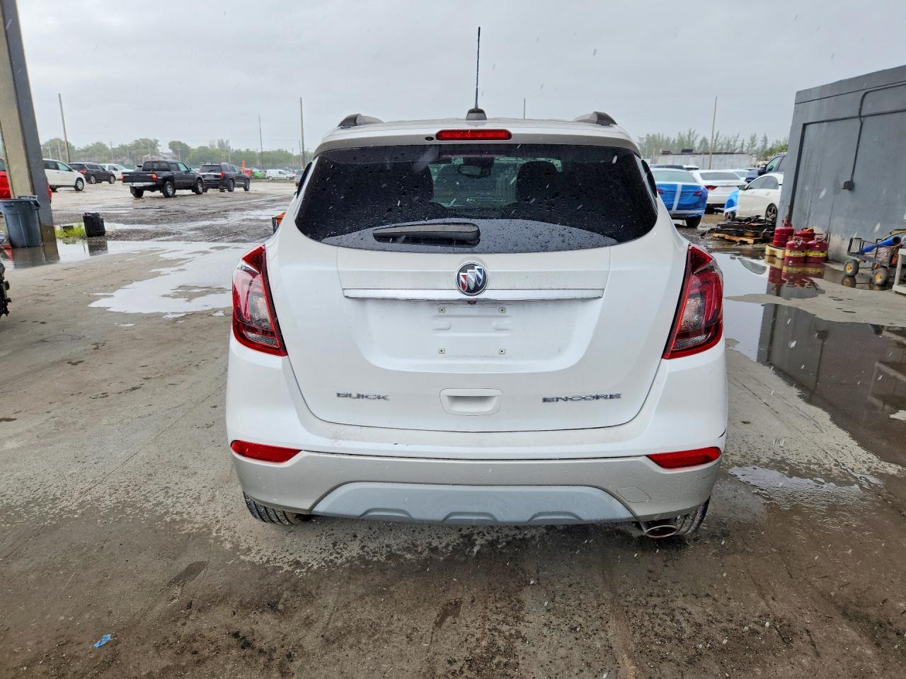 2018 Buick Encore Essence White vin: KL4CJCSB2JB558006