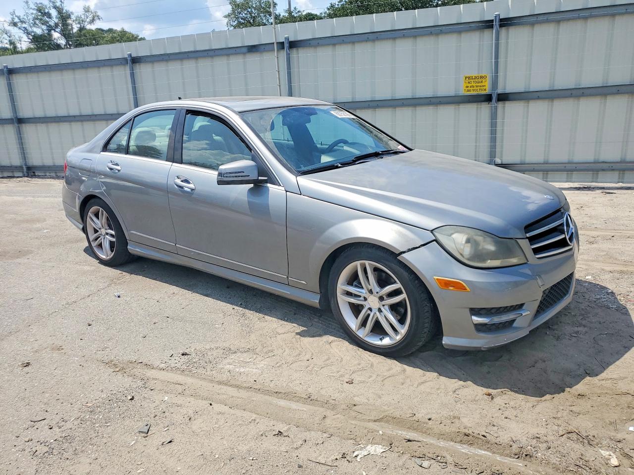 2013 Mercedes-benz C 250 Gray vin: WDDGF4HB0DA779352