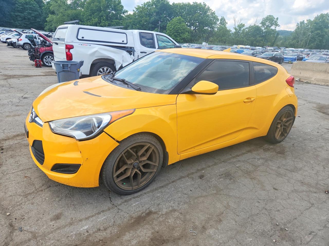 2012 Hyundai Veloster Base Yellow vin: KMHTC6AD8CU078348