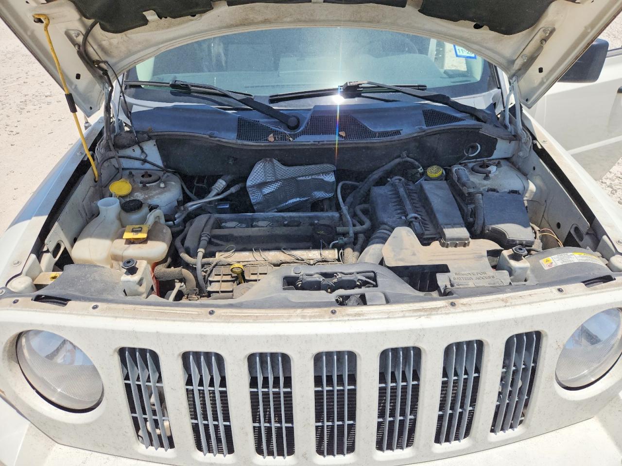 2008 Jeep Patriot Sport White vin: 1J8FT28058D554147