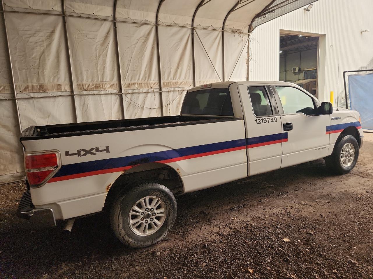 2014 Ford F150 Super Cab White vin: 1FTVX1EFXEKF11912 Damage: Right Bed Side, Corrosion, > 12 Inches