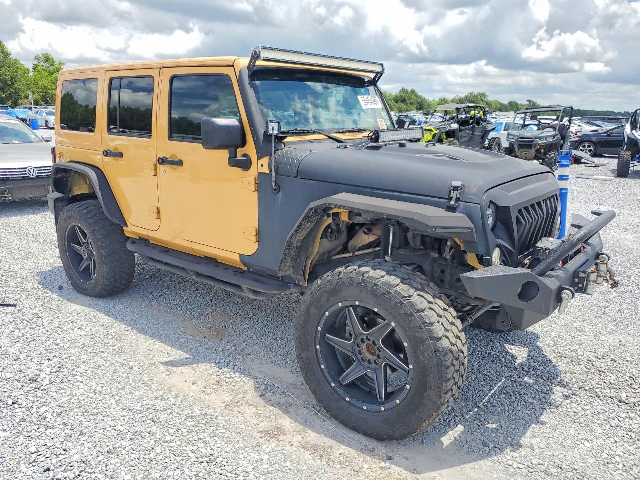 2014 Jeep Wrangler Unlimited Sahara Two Tone vin: 1C4BJWEG7EL162289