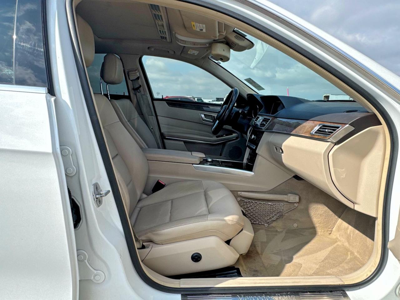 2014 Mercedes-benz E 350 White vin: WDDHF5KB6EA932532