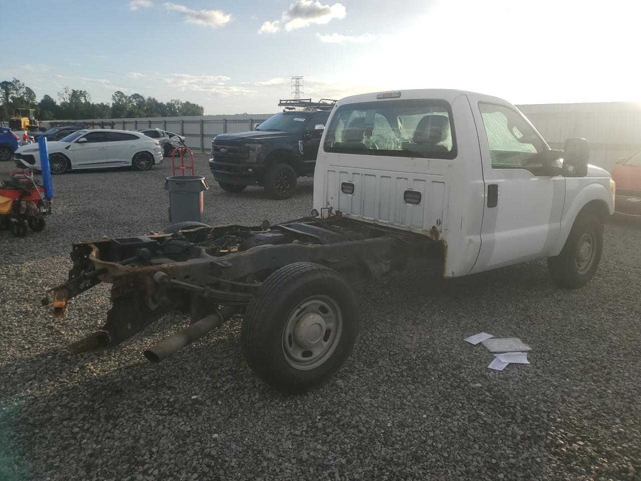 2015 Ford F350 Super Duty White vin: 1FTBF3A62FEA29331