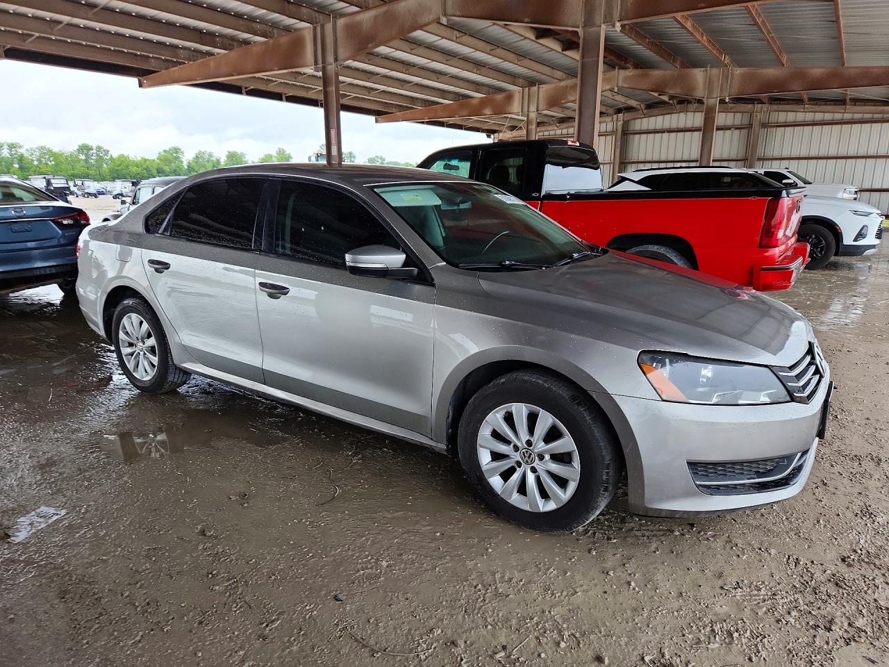 2014 Volkswagen Passat S Silver vin: 1VWAT7A31EC086385