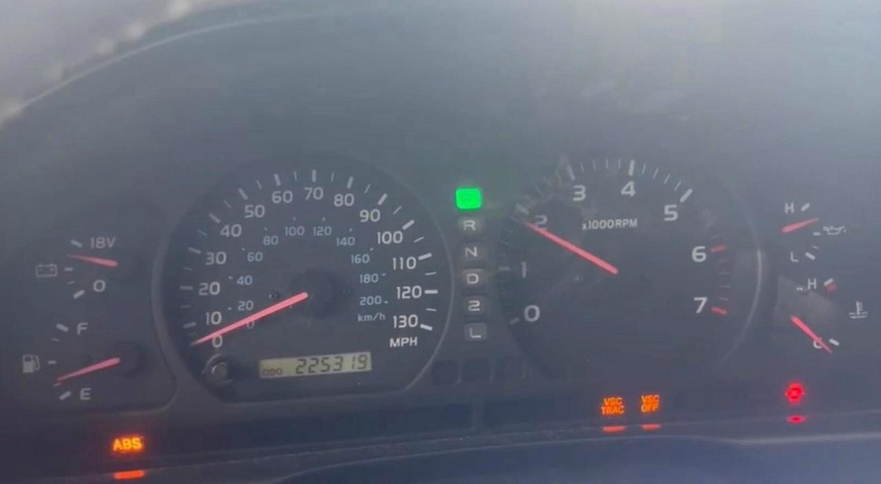 2000 Toyota Land Cruiser Base White vin: JT3HT05J4Y0113106