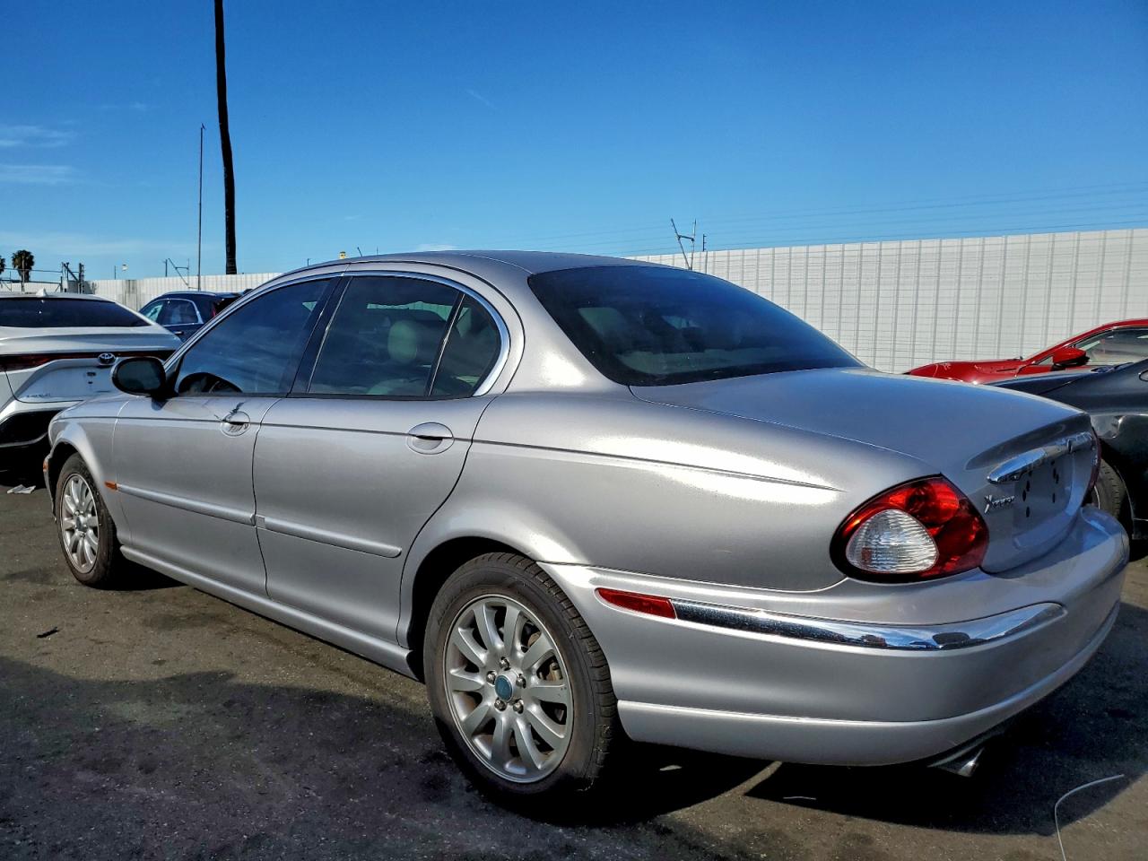 2002 Jaguar X-type 2.5 Silver vin: SAJEA51DX2XC77979