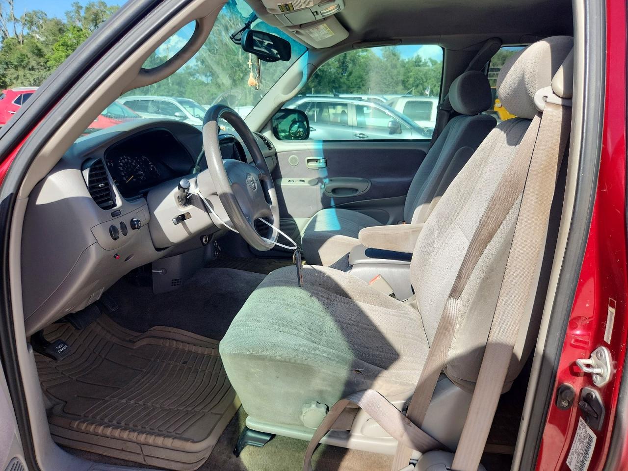 2000 Toyota Tundra Sr5 Red vin: 5TBRT3418YS014300