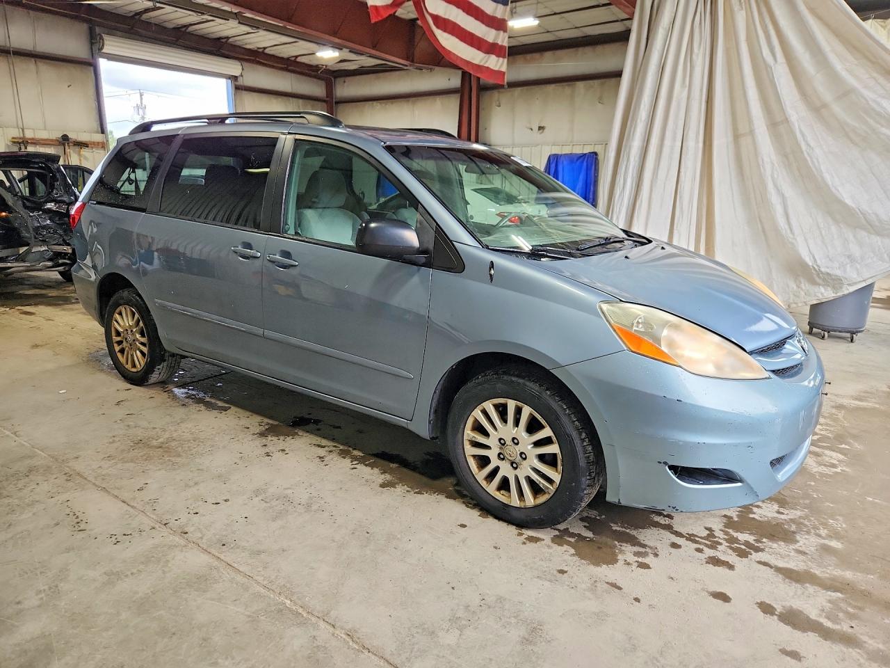 2010 Toyota Sienna Le Blue vin: 5TDJK4CC2AS029087