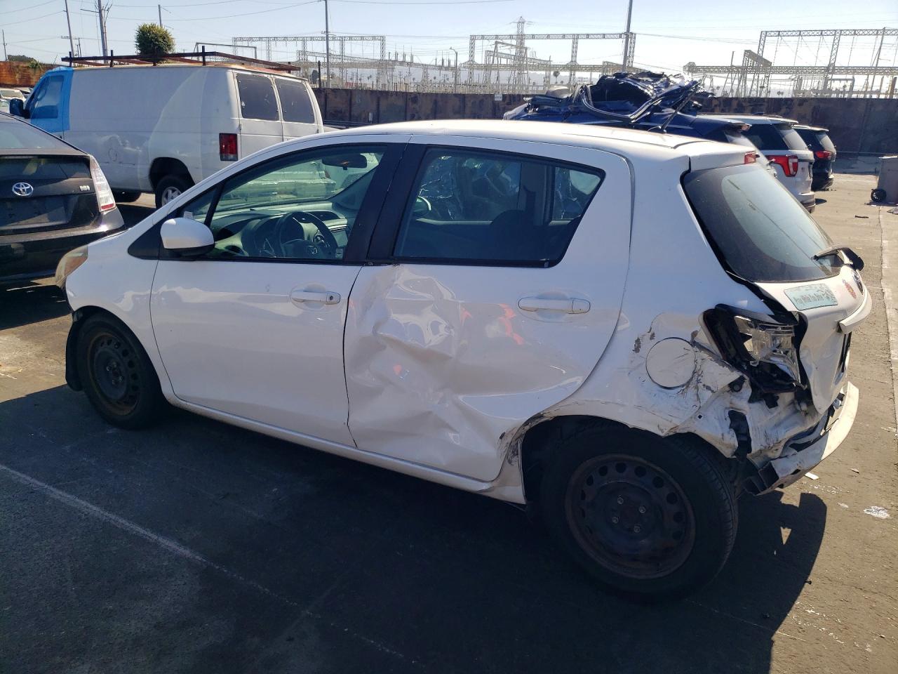 2015 Toyota Yaris 5-door L White vin: VNKKTUD38FA017912