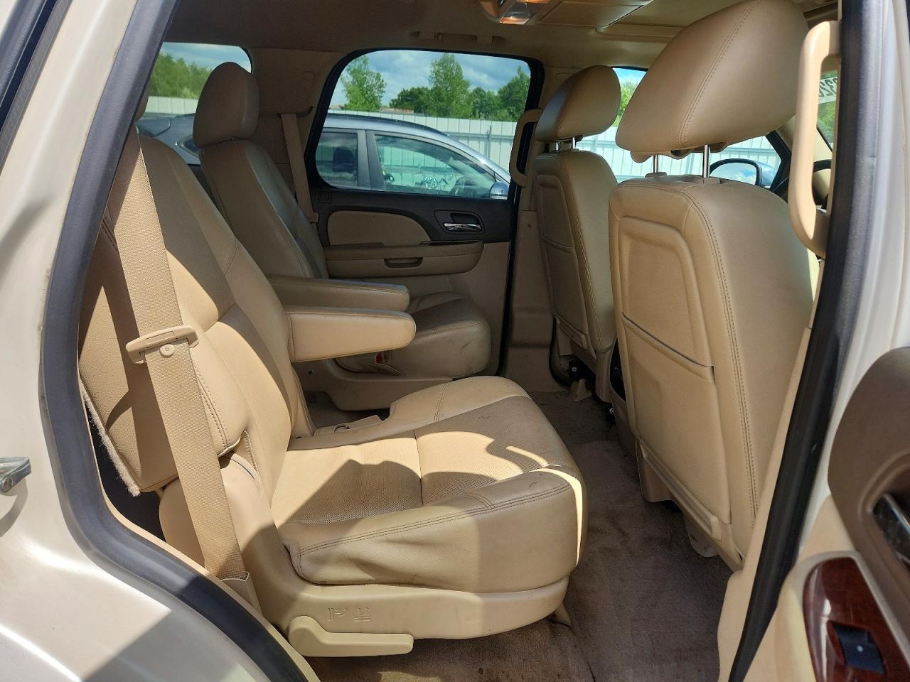 2013 Chevrolet Tahoe K1500 Ltz White vin: 1GNSKCE08DR225031
