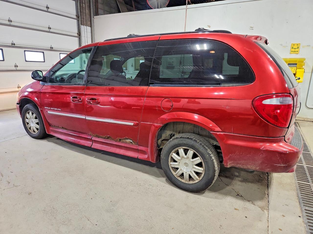 2007 Chrysler Town & Country Touring Red vin: 2A4GP54L37R315882