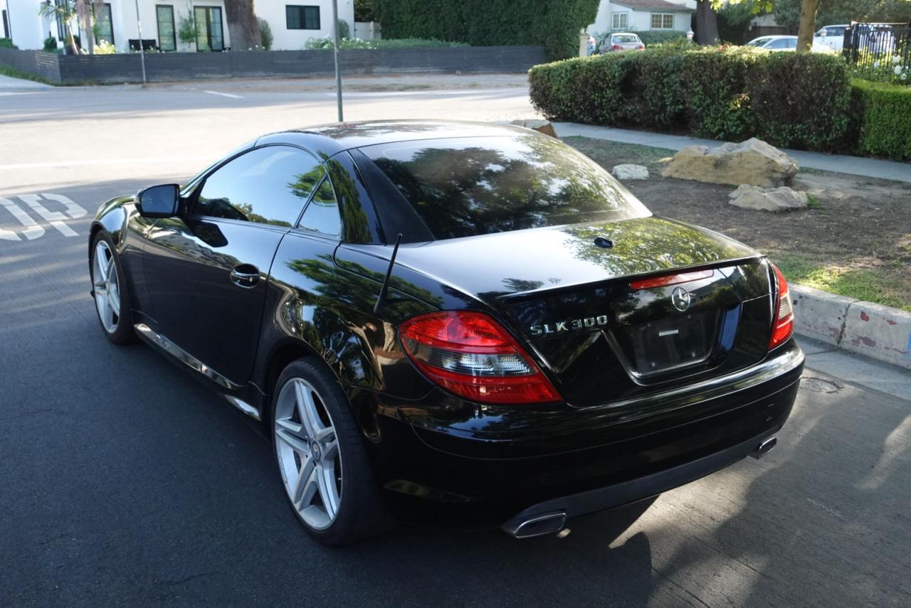 2011 Mercedes-benz Slk 300 Черный vin: WDBWK5EAXBF241260