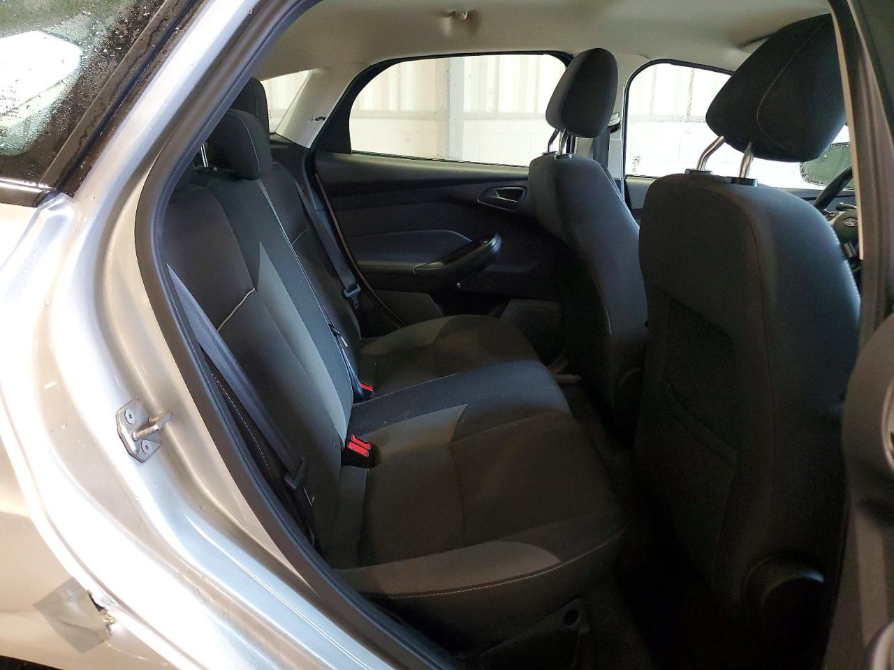 2012 Ford Focus Se Silver vin: 1FAHP3K26CL145910