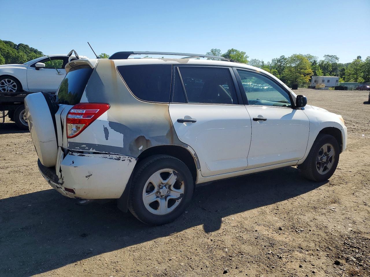 2009 Toyota Rav4 Base White vin: 2T3ZF33VX9W010333