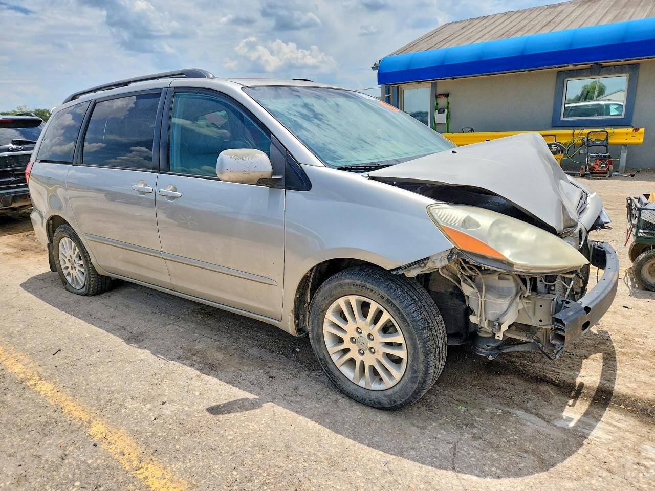 2010 Toyota Sienna Xle Серебряный vin: 5TDYK4CC4AS313514