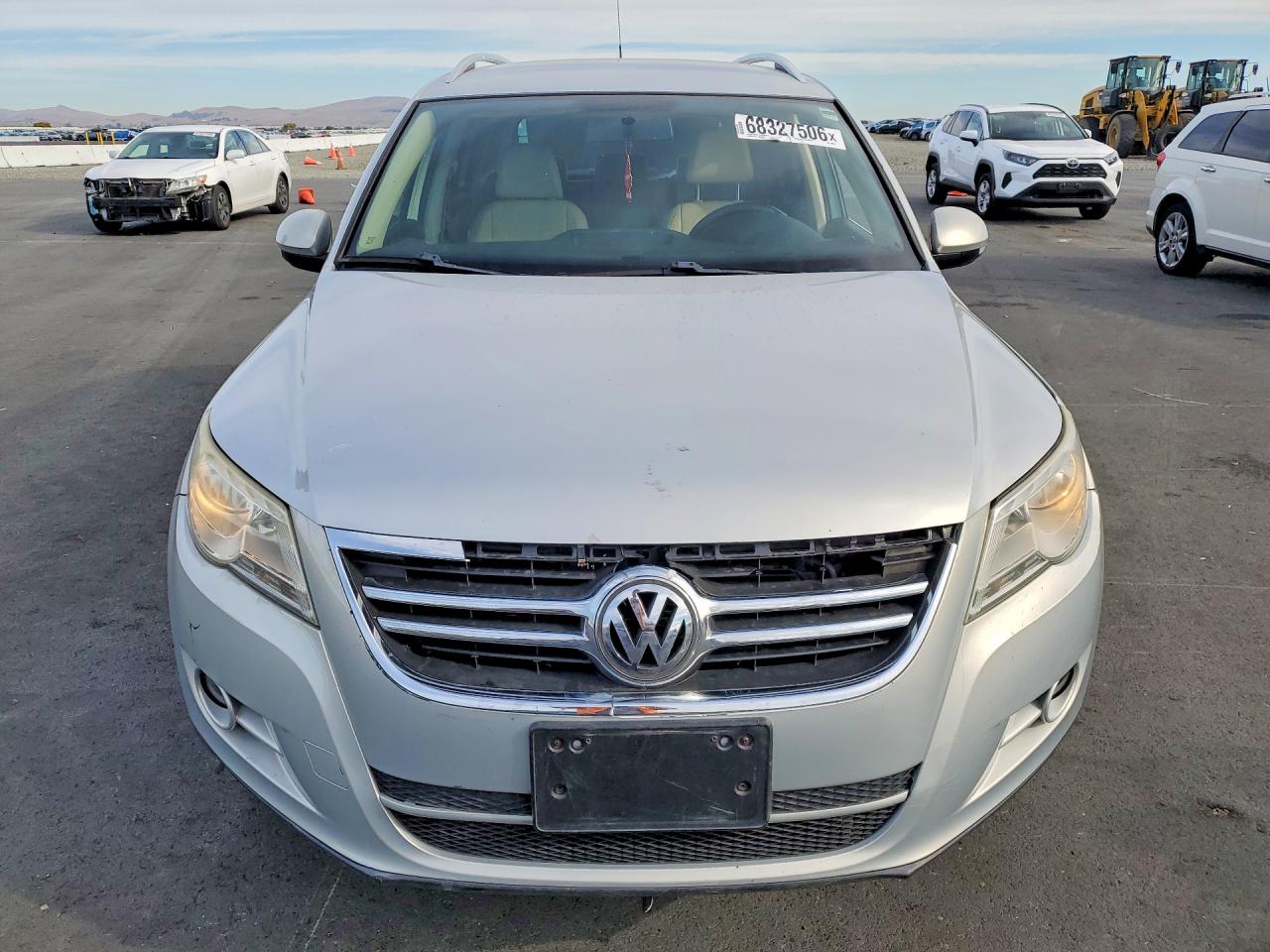 2011 Volkswagen Tiguan S Silver vin: WVGBV7AX9BW538531
