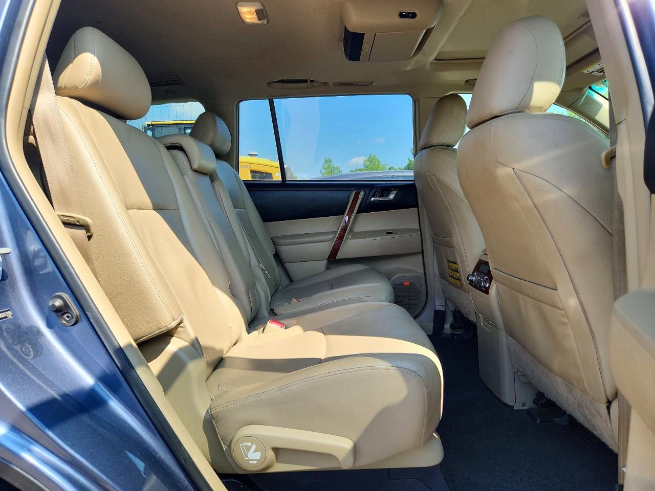 2013 Toyota Highlander Hybrid Limited Blue vin: JTEDC3EH8D2013108