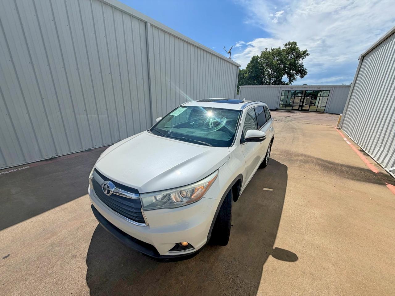 2014 Toyota Highlander Limited White vin: 5TDYKRFH0ES030103