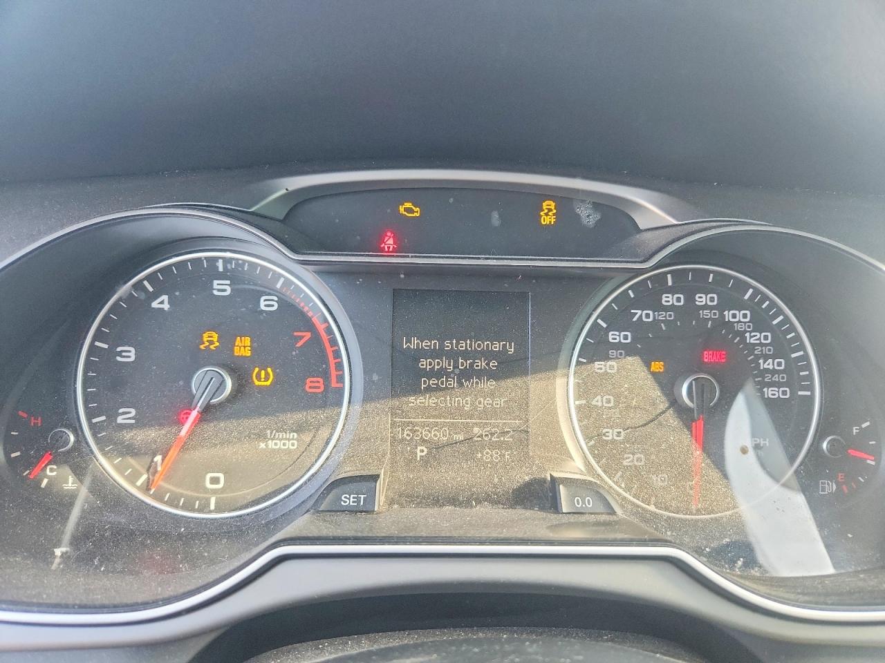 2015 Audi A4 Premium Белый vin: WAUAFAFL0FN007761