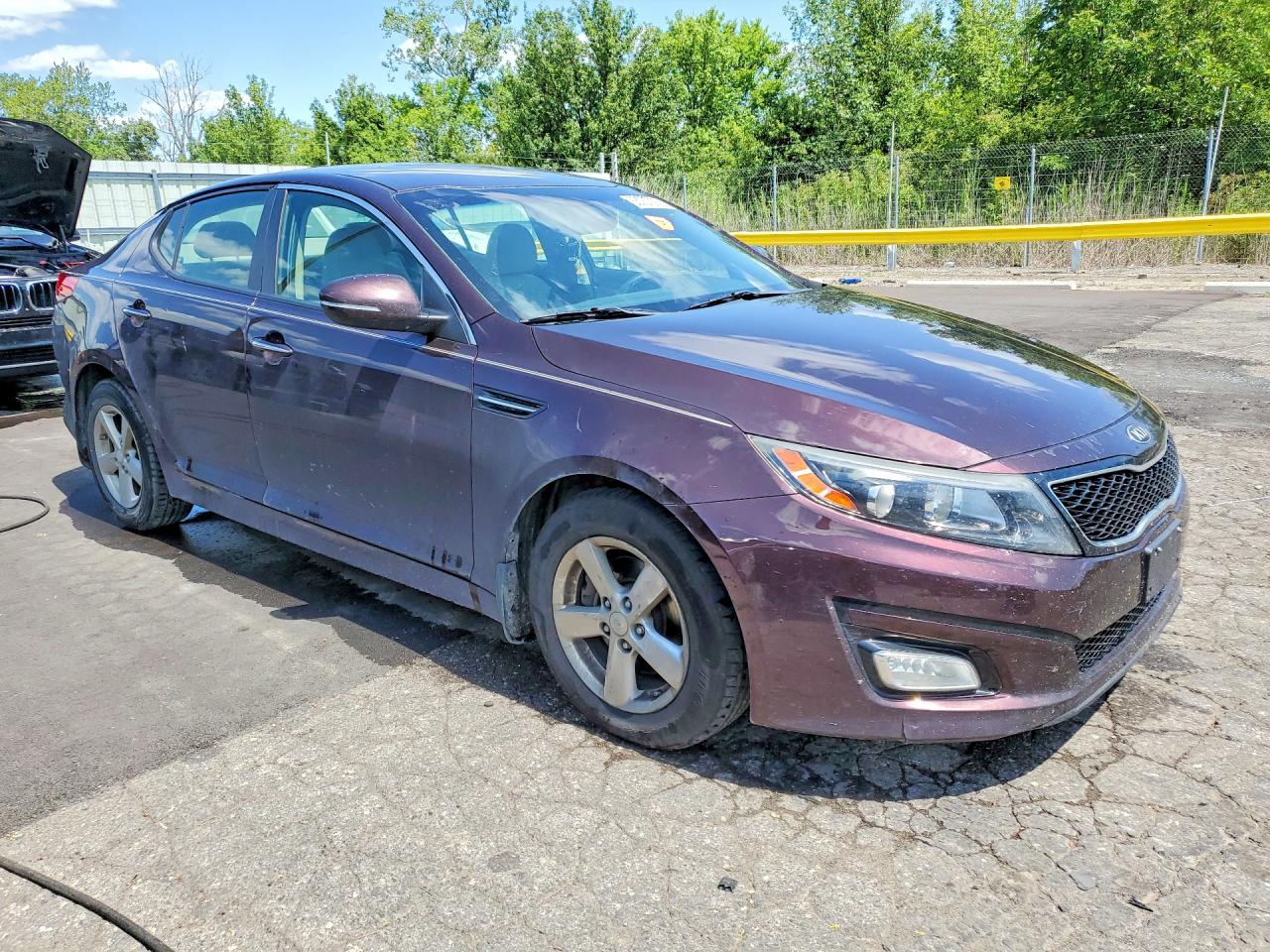 2015 Kia Optima Lx Коричневый vin: 5XXGM4A75FG470425