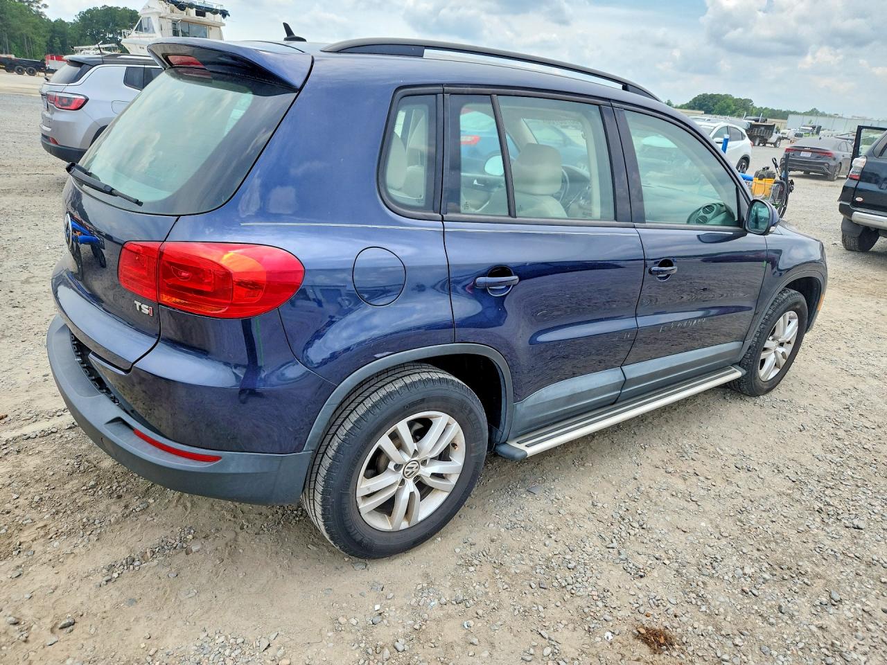 2016 Volkswagen Tiguan S Blue vin: WVGAV7AX3GW600699