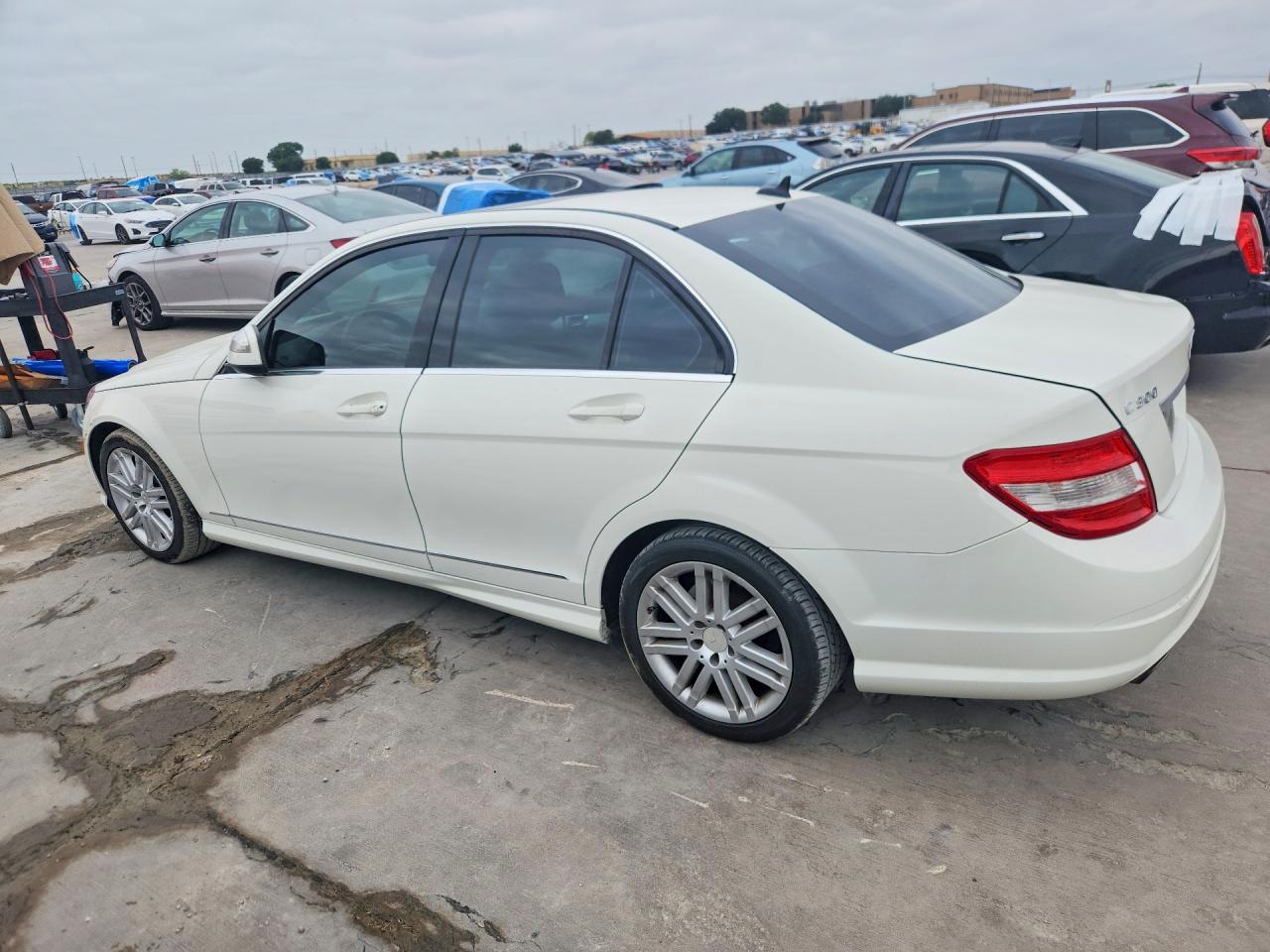 2008 Mercedes-benz C 300 White vin: WDDGF54X18R035287