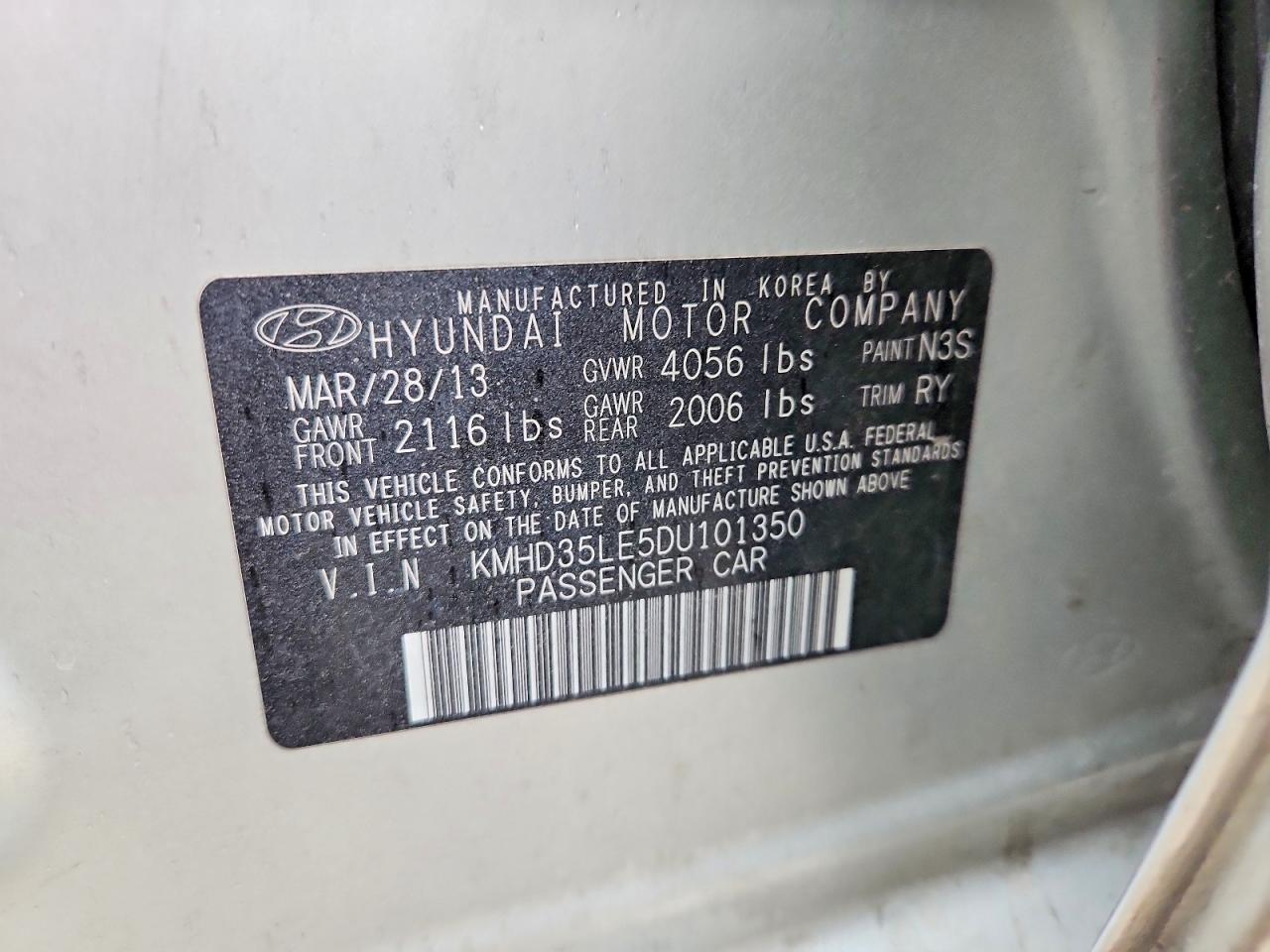 2013 Hyundai Elantra Gt Base Silver vin: KMHD35LE5DU101350