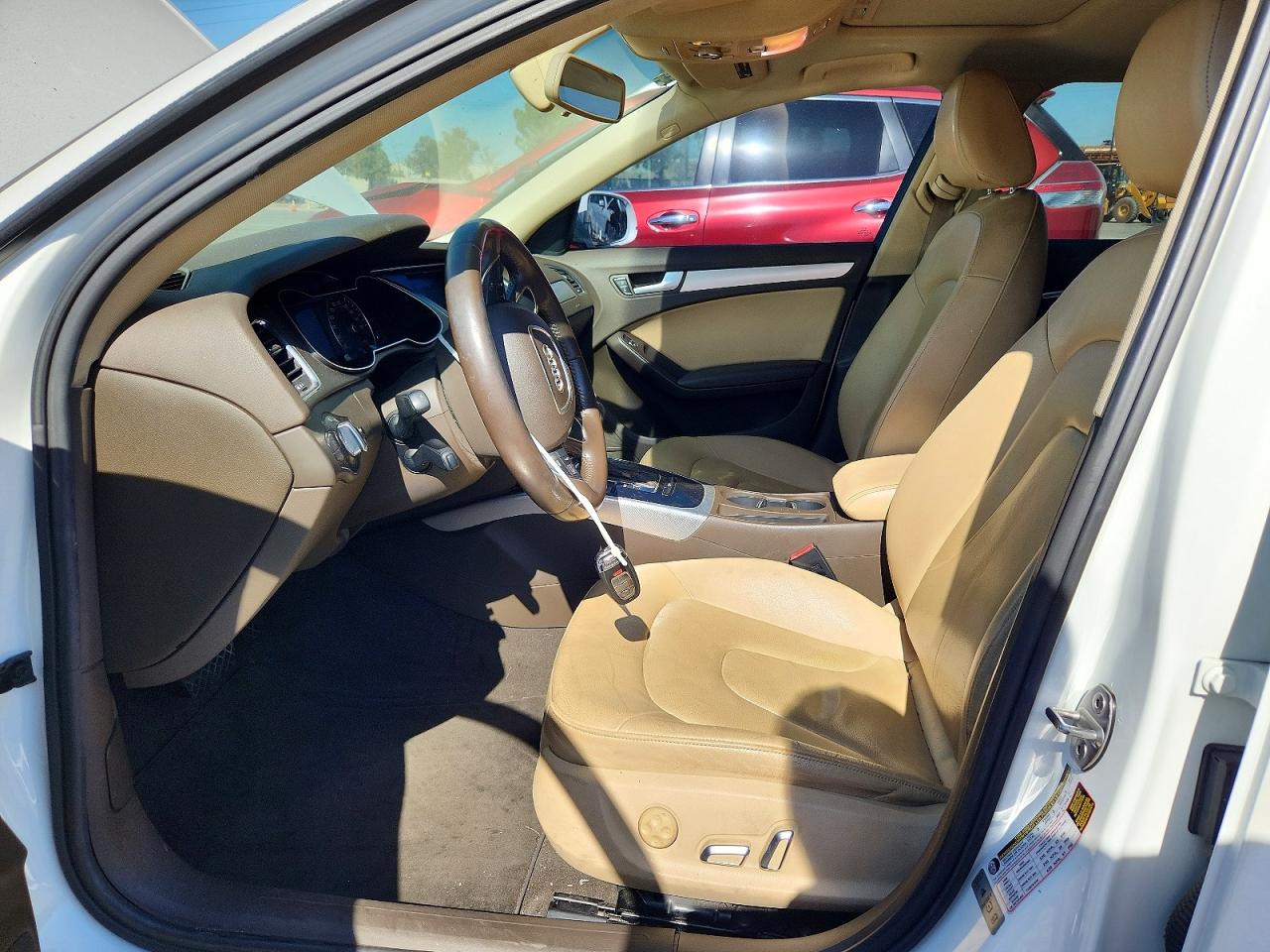2013 Audi A4 Premium Белый vin: WAUAFAFLXDN037380