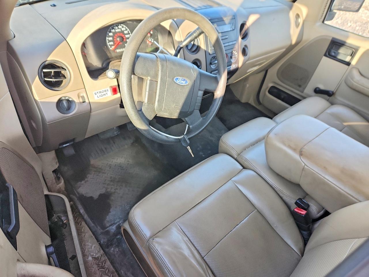 2008 Ford Lgt Conventl White vin: 1FTRF12298KC43056