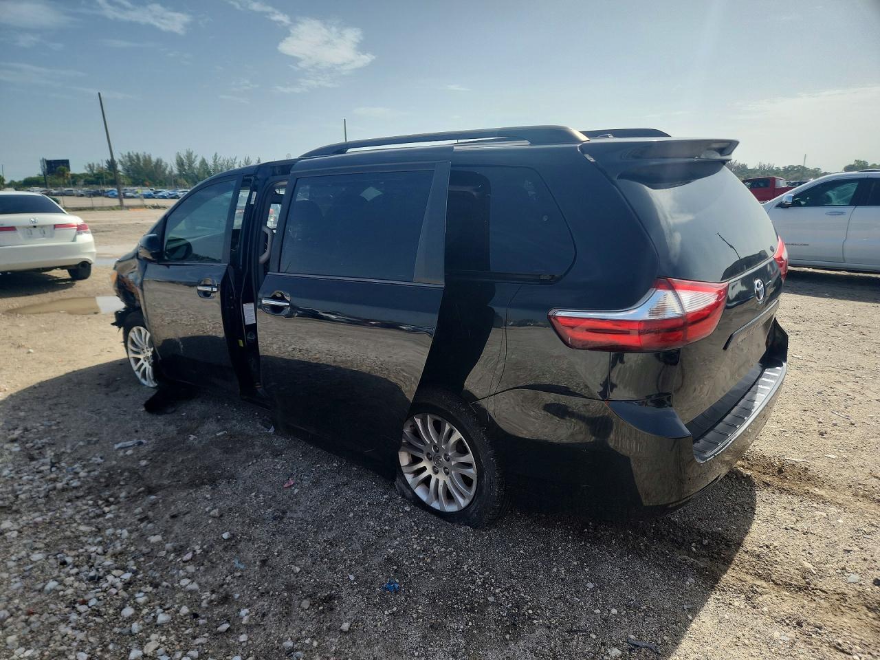 2015 Toyota Sienna Xle Premium 8-passenger Black vin: 5TDYK3DC1FS571201