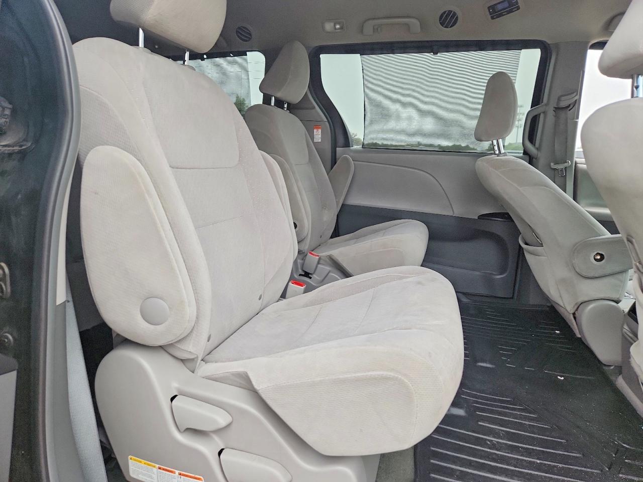 2015 Toyota Sienna Le Black vin: 5TDJK3DCXFS097167
