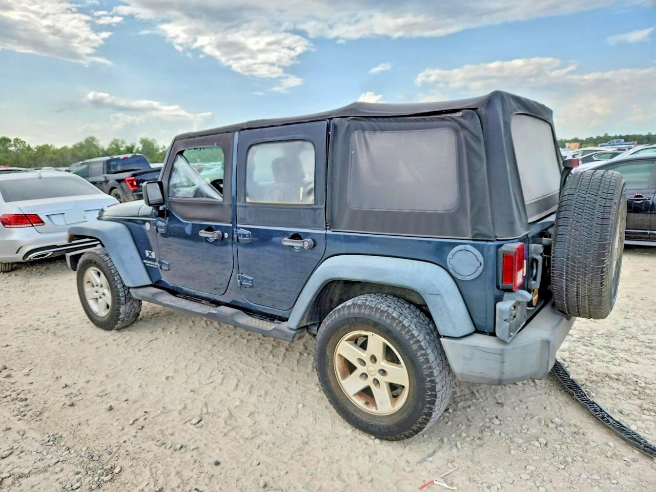 2007 Jeep Wrangler X Gray vin: 1J4GA39167L207567