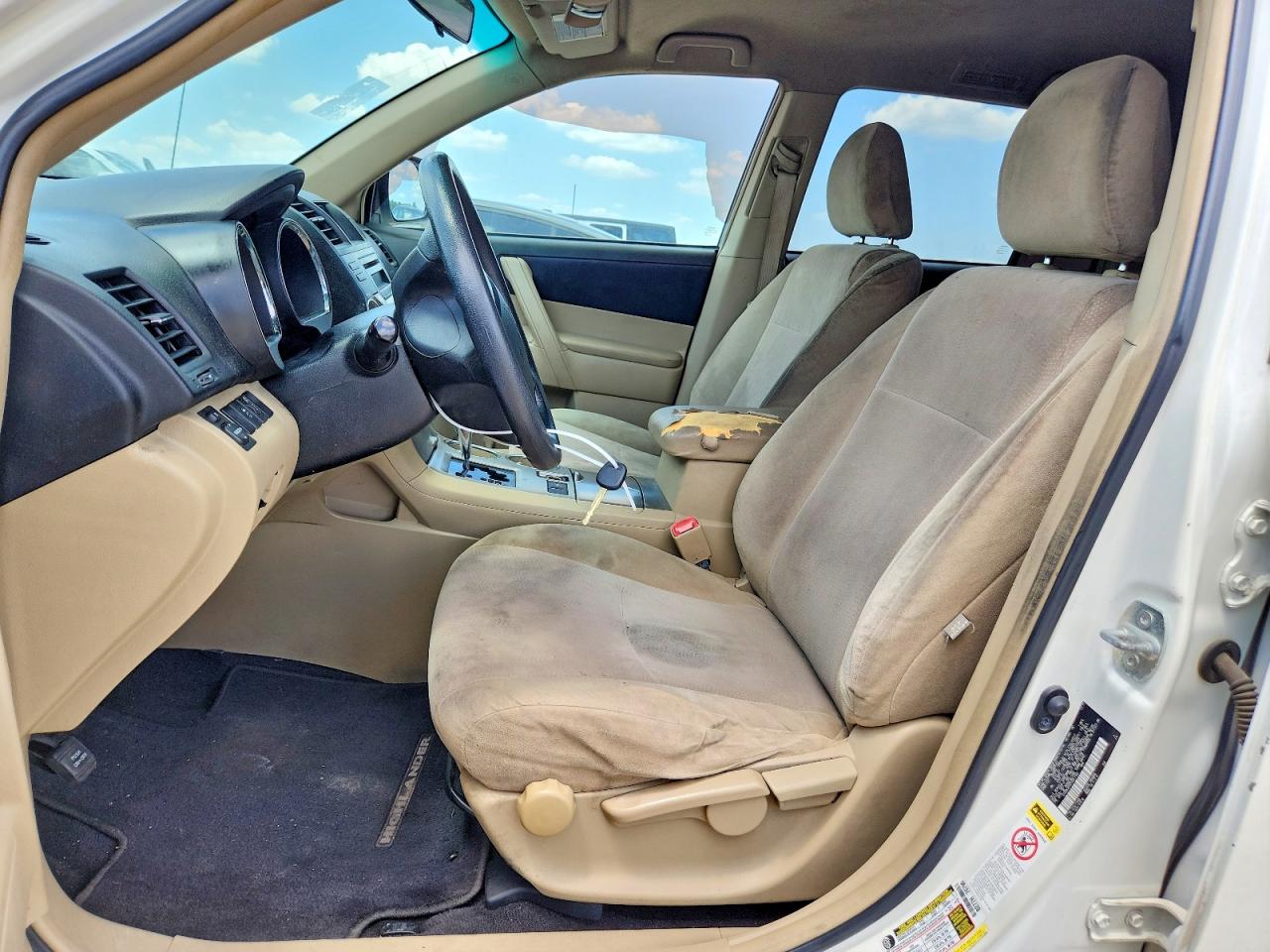 2012 Toyota Highlander Base White vin: 5TDZK3EH2CS061160